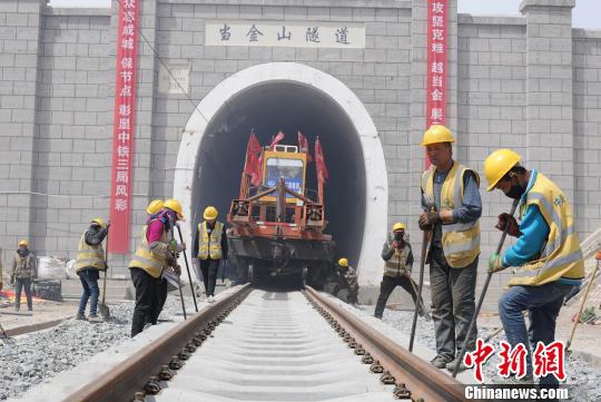 中国建成世界最长重BG大游载铁路，单次超18135公里